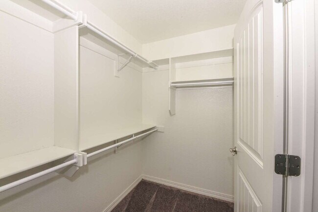Building Photo - 1031 Gardenia St