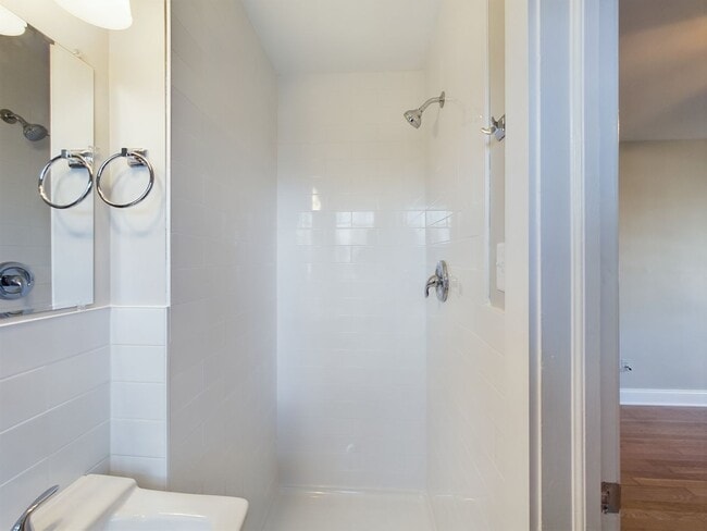 Building Photo - 9506 Overhill Rd