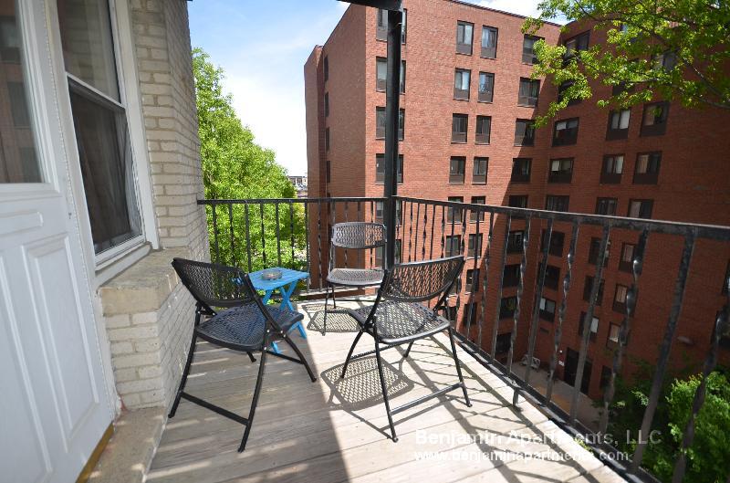 Building Photo - 1626 Comm.Ave Unit 12