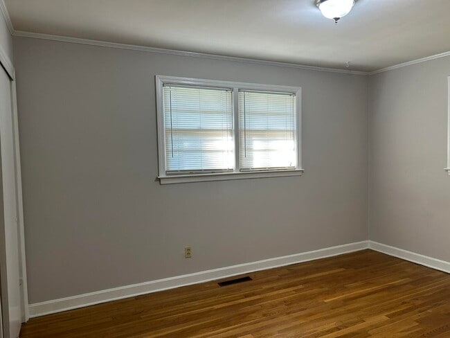 Building Photo - 523 Colonial Dr