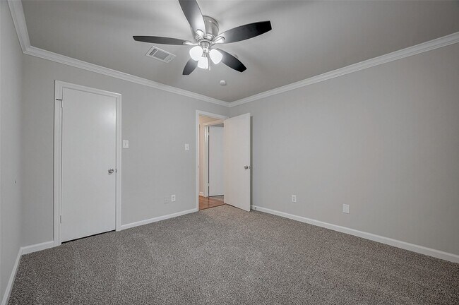 Building Photo - 919 Mockingbird Way