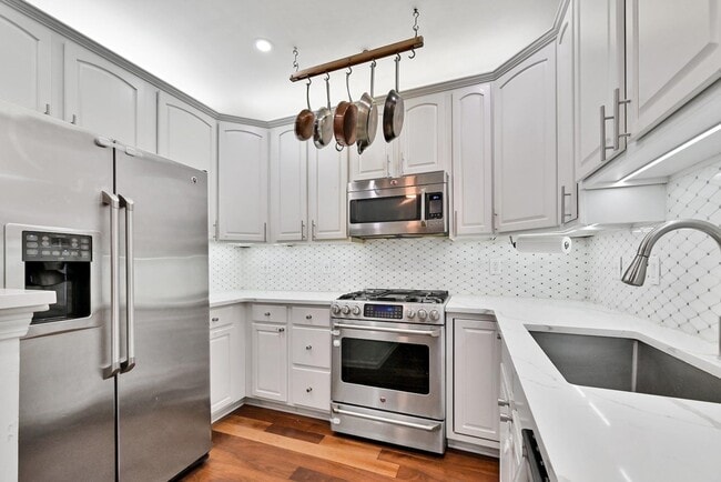 Building Photo - 375 Kingston Ct