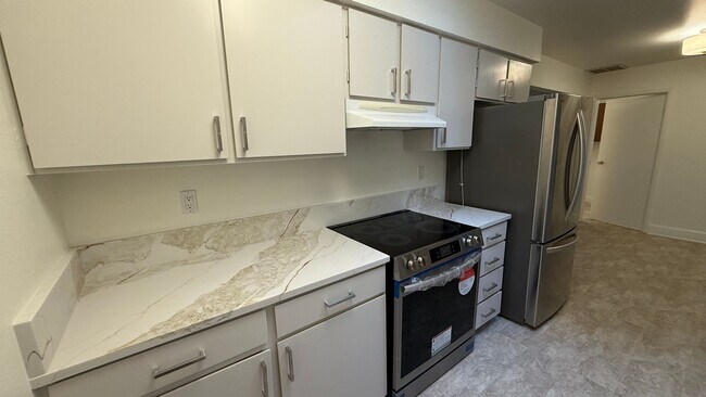 Building Photo - Stunning Forest Retreat in Lake Oswego 3 beds 2 baths + Den; Video!