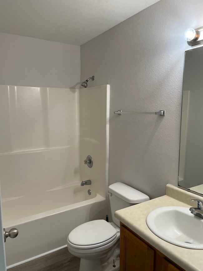 Building Photo - 5476 Quail Creek Cir