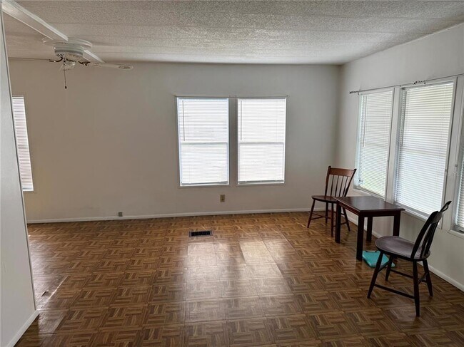 Building Photo - 3221 SE 39th Ave