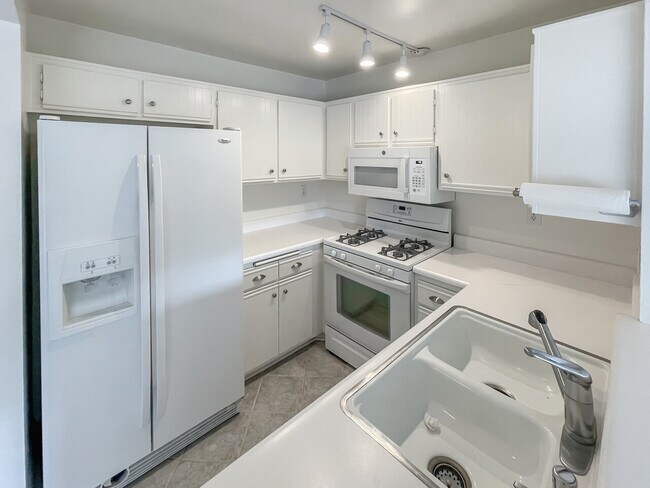 Building Photo - 23615 Del Monte Unit 342