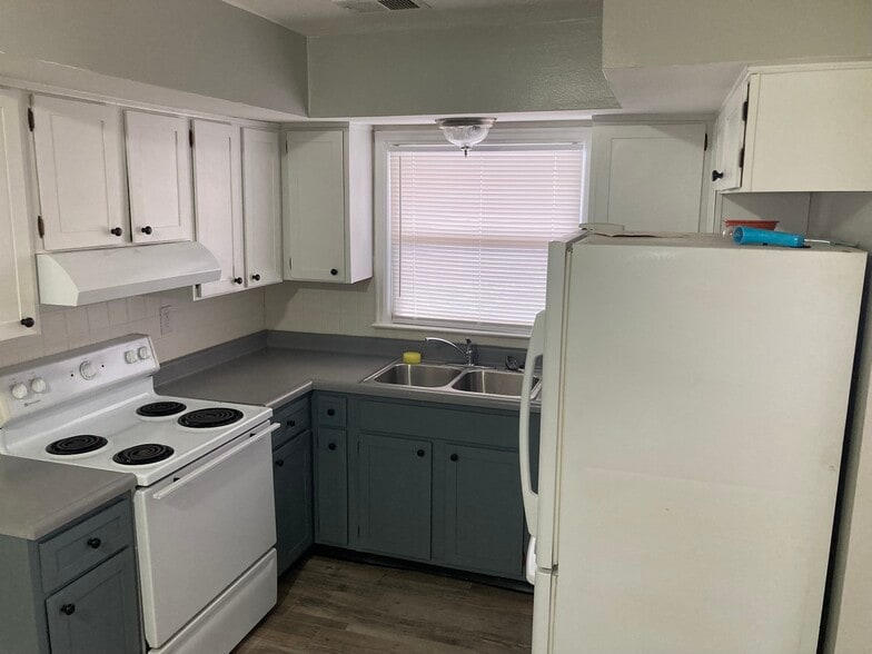 Building Photo - 2039 Nashville Ct