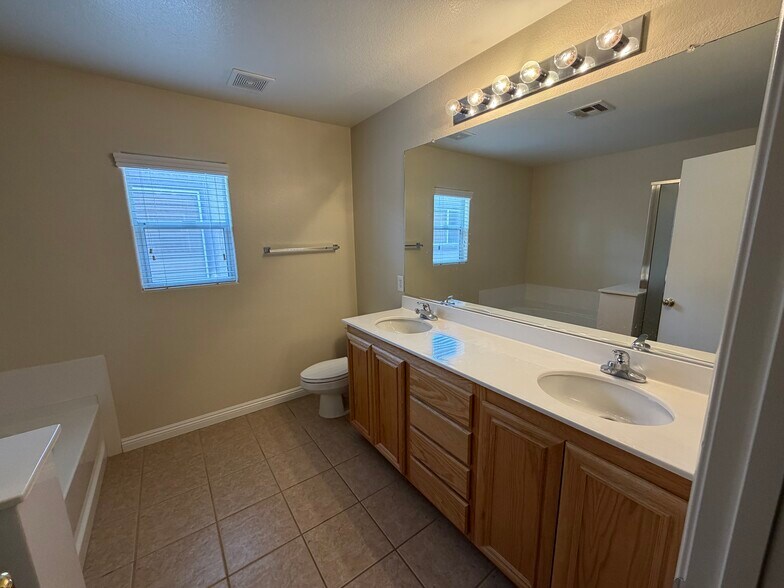 Building Photo - 11617 Royal Derwent Dr