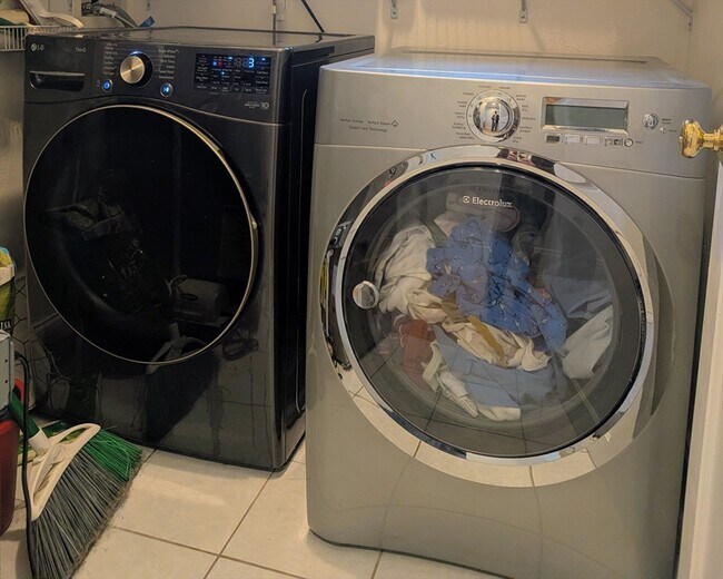 Building Photo - 17 Lafield St