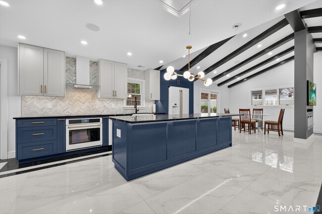 Building Photo - 6 Brighton St