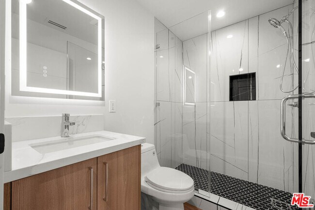 Building Photo - 1920 S Sherbourne Dr