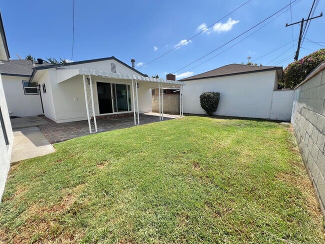 Building Photo - Charming Remodeled Lakewood Home with Bonu...