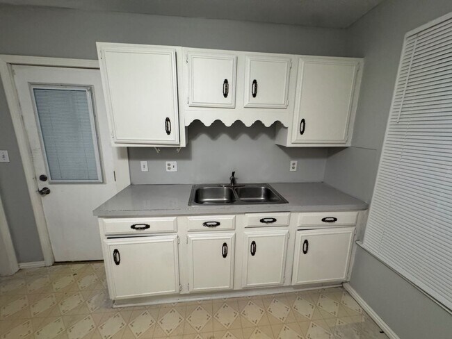 Building Photo - 7602 Wentworth Ave