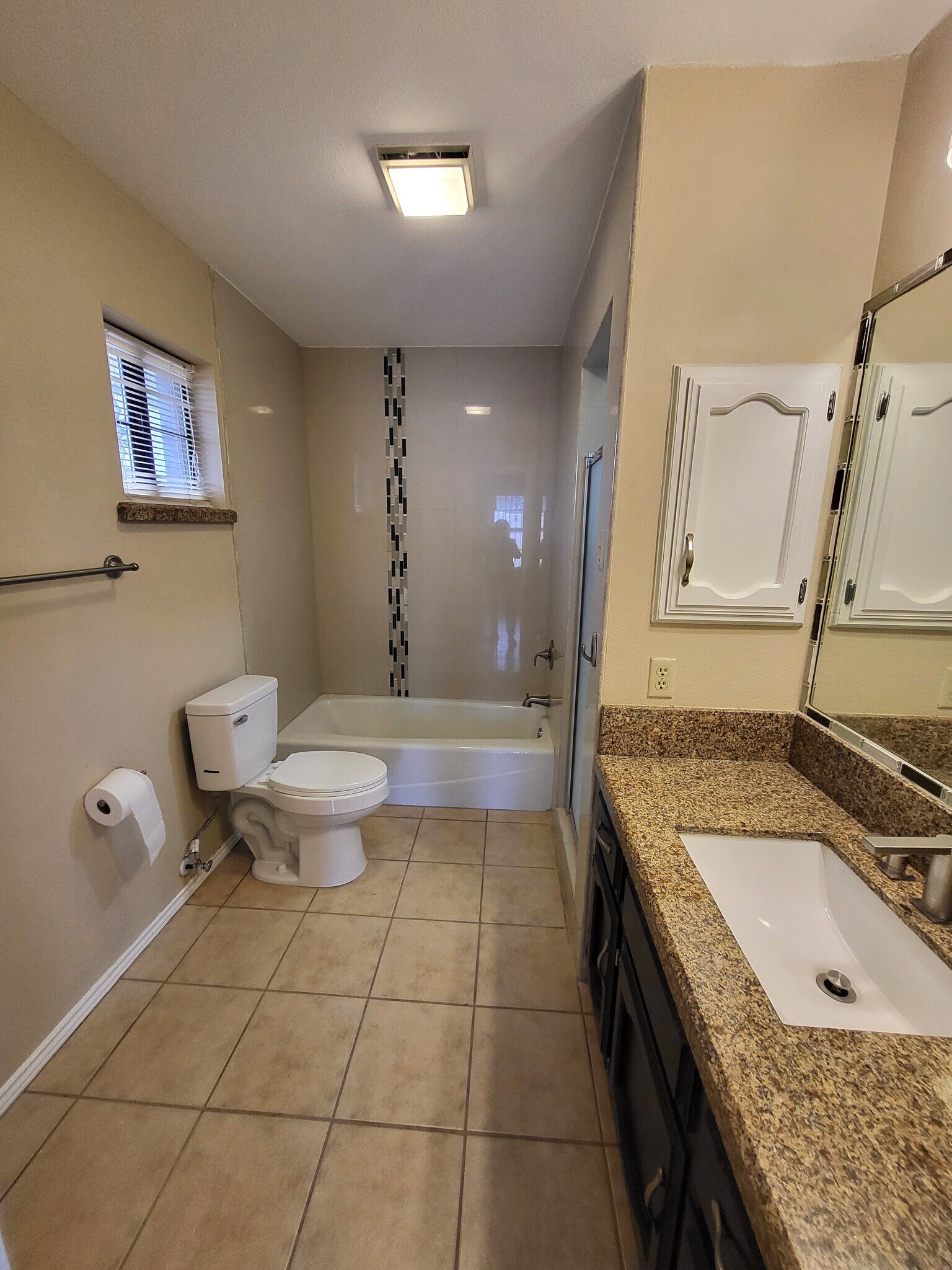 Building Photo - 2401 S Jackson Rd