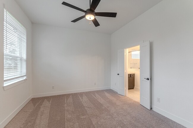 Building Photo - 719 Campbell Xing Ct