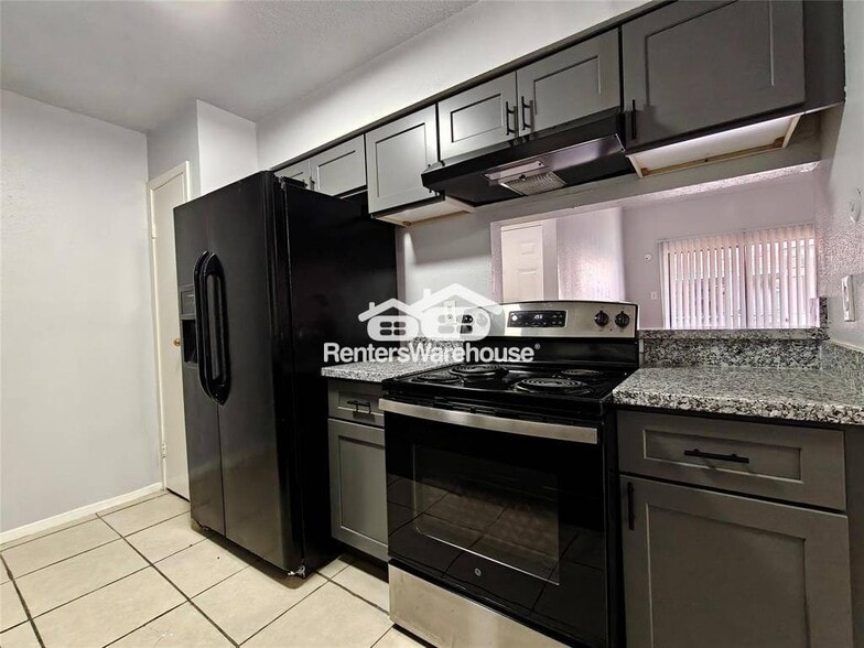 Building Photo - 8034 Antoine Dr