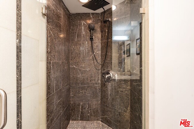 Building Photo - 500 Orlando Ave