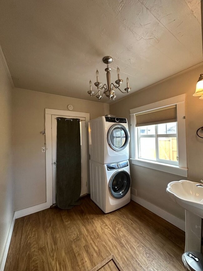 Building Photo - Charming 2 Bed / 2 Bath Home in Prime Westside Bend Location