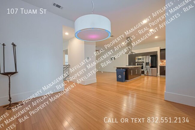 Building Photo - 107 Tuam St