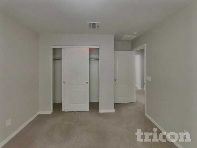 Building Photo - 3360 W Hayduk Rd