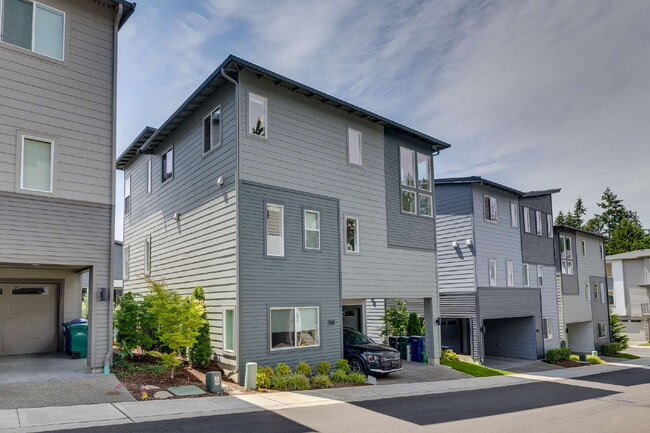 Building Photo - Modern Luxury Living in the Heart of Kirkland- Available for RENT August 15th