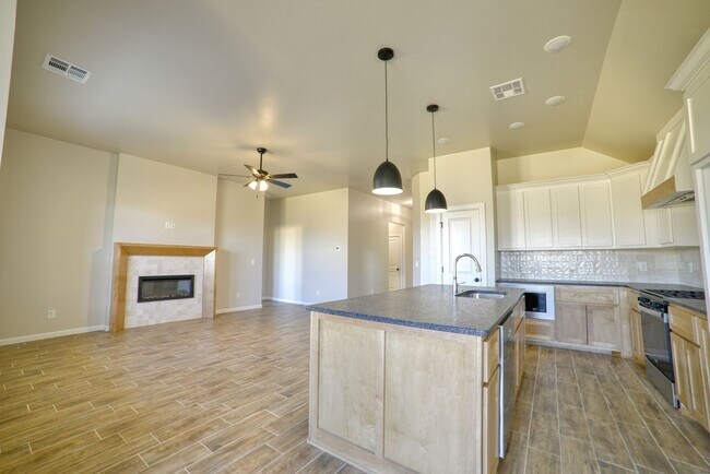 Building Photo - Brand New Home In Washington!