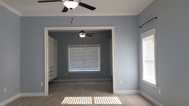 Building Photo - 130 Creekmound Dr