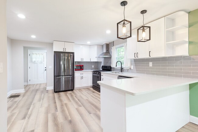 Building Photo - Updated 3bd/2ba Ranch Blocks From Downtown...