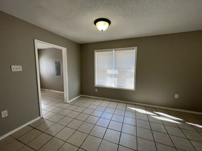 Building Photo - Renovated 3 Bedroom 1 Bath Home for Rent!!