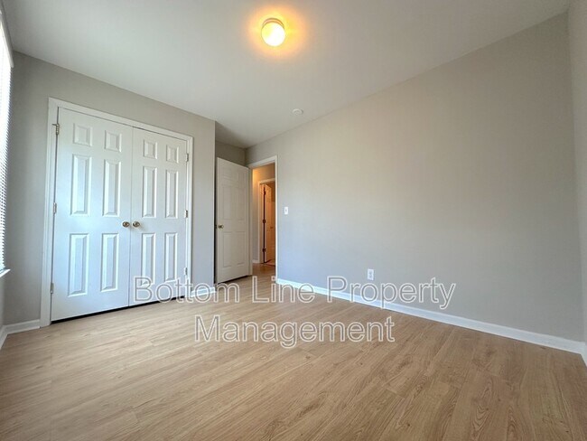 Building Photo - 424 Winding Canyon Dr