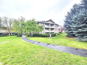 Building Photo - $1,600 - 1 Bed / 1 Bath Gorgeous Condo Unit in University District