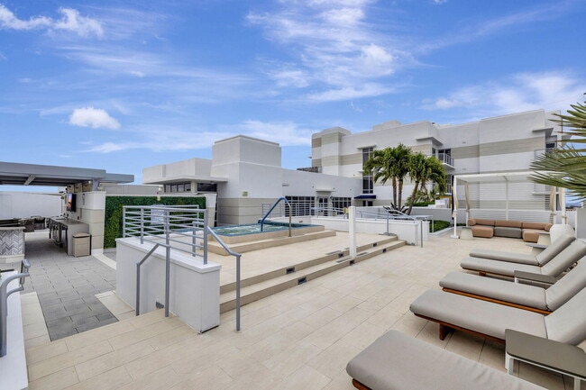 Building Photo - 155 E Boca Raton Rd