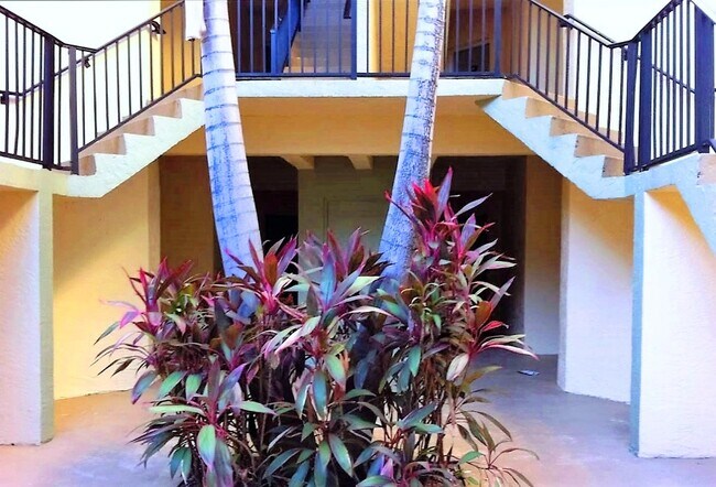Building Photo - 2550 SW 18th Terrace