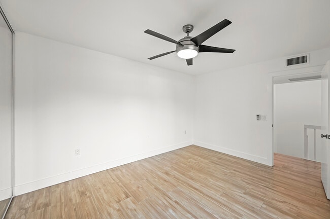 Building Photo - 419 4th Ct