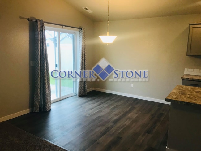 Building Photo - Great Meridian Home with Bonus Room!