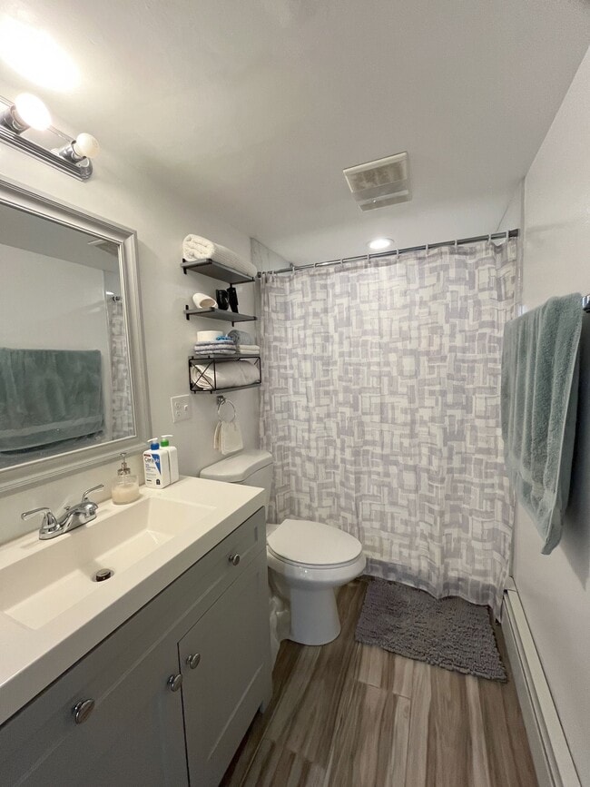 Building Photo - 376 Riverway