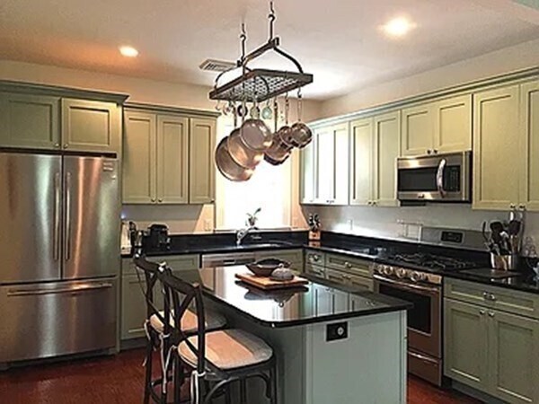 Primary Photo - 19 Anson St