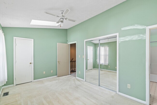 Building Photo - 15 Riverchase Dr