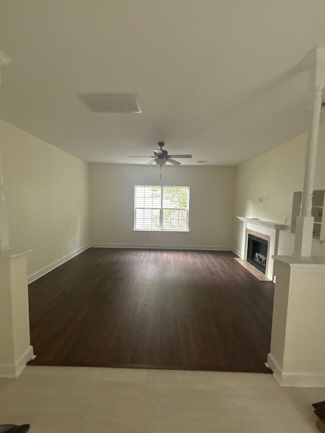 Building Photo - Spacious 4-Bedroom Home Near Base – No Tun...