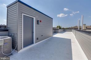 Building Photo - 2348 N Park Ave