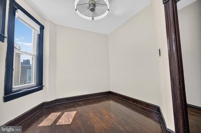 Building Photo - 5452 Catharine St