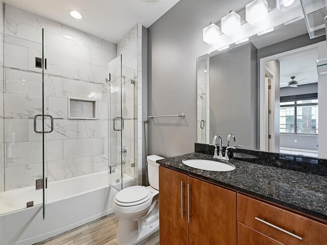 Building Photo - 54 Rainey St