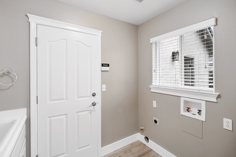 Building Photo - 3451 Woodbury Dr