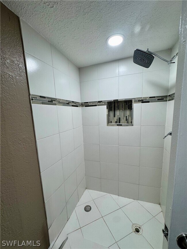 Building Photo - 4603 Bayshore Dr