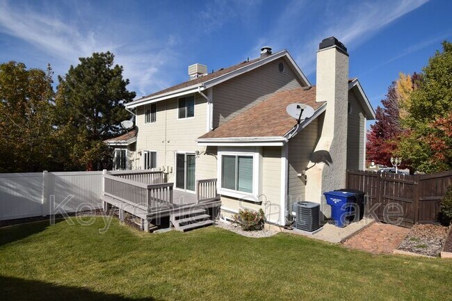 Building Photo - 6888 Hillside Village Cir