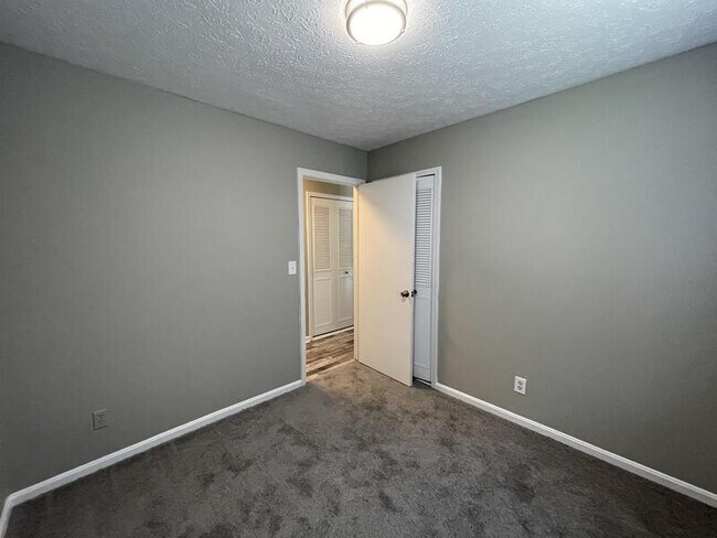 Building Photo - 2519 Steeplechase Dr