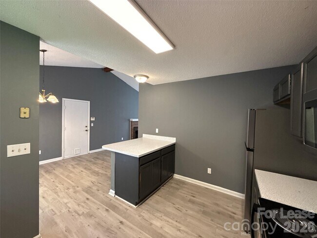 Building Photo - 11111 Meadow Bank Ln