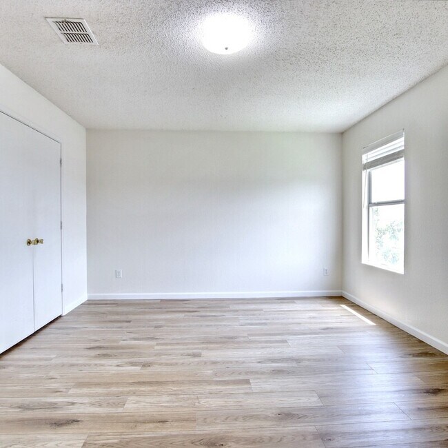 Building Photo - 8751 Gray Fox Ct