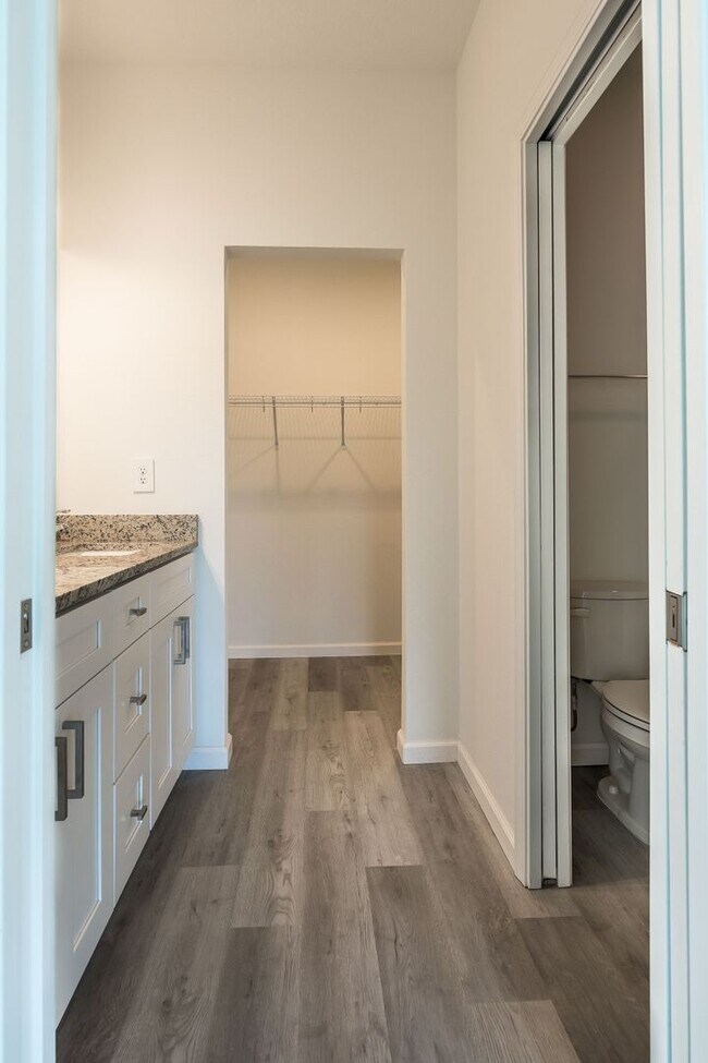 Building Photo - 5347 Vista Lago Dr