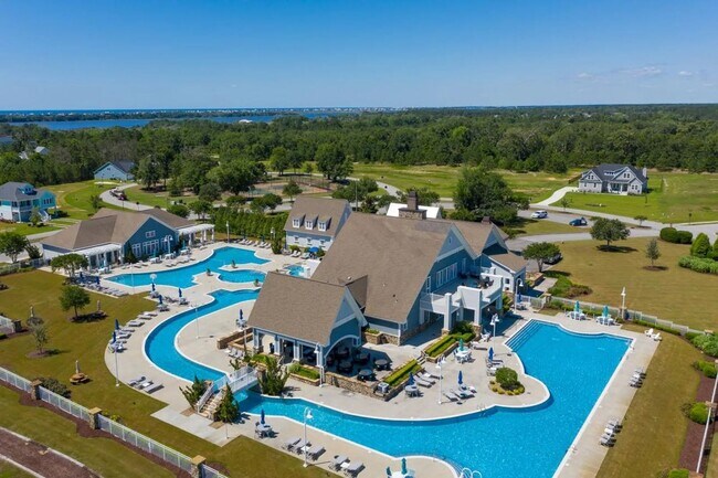 Building Photo - Summerhouse on Everett Bay Home Available!